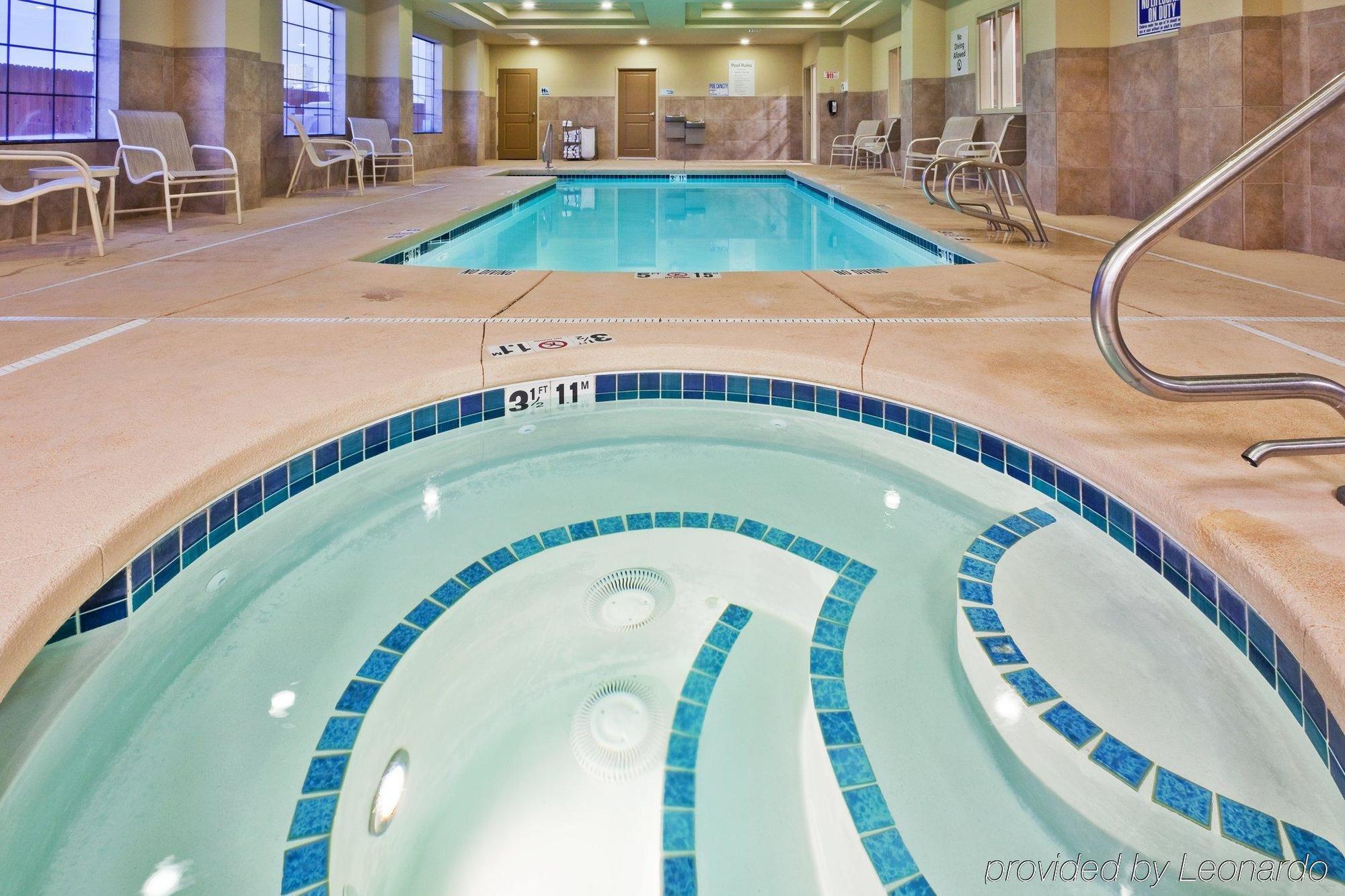 Express & By Ihg 2* Clovis